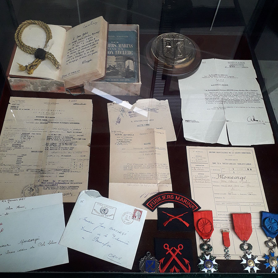 Décorations et documents des Fusiliers marins